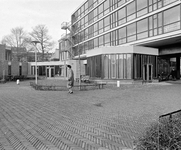 858780 Gezicht op het Algemeen Dienstencentrum Biltstraat (Biltstraat 333) te Utrecht, met de daarboven gelegen ...